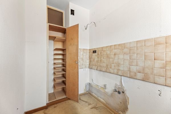 Küche mit Einbauschrank