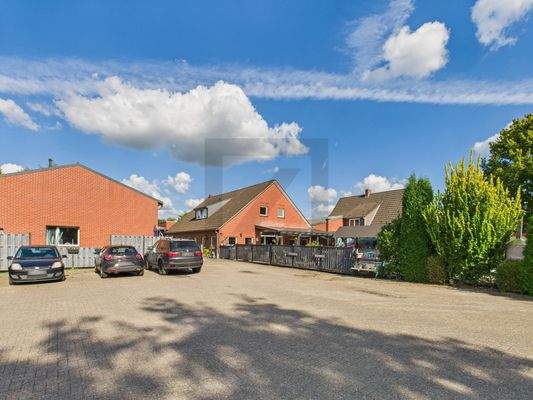 Zufahrt - Parkplätze