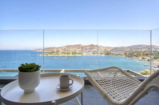 Apartments in a Complex with Private Pier in Bodrum Yalıkavak