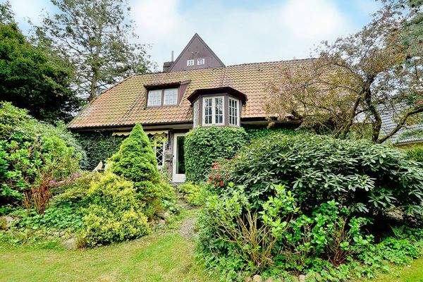 Das Anwesen auf 1.600 m² Grundstück bietet 275 m² Wohnfläche