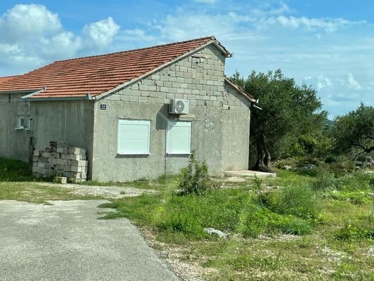 Doppelhaushälfte in ruhiger Lage in Trogir