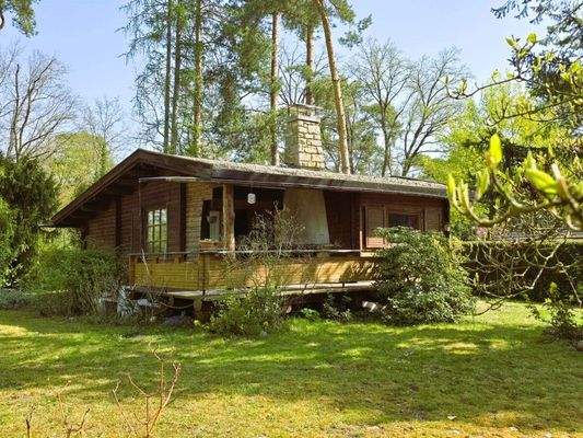 Blockhaus im Chalet-Stil