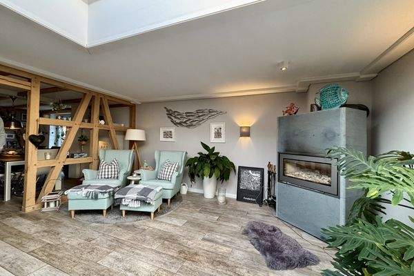 gemütliche Leseecke am Kamin