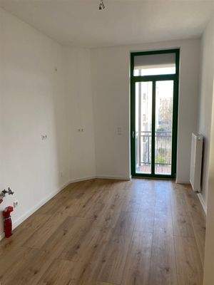 sep. Küche mit Balkonzugang