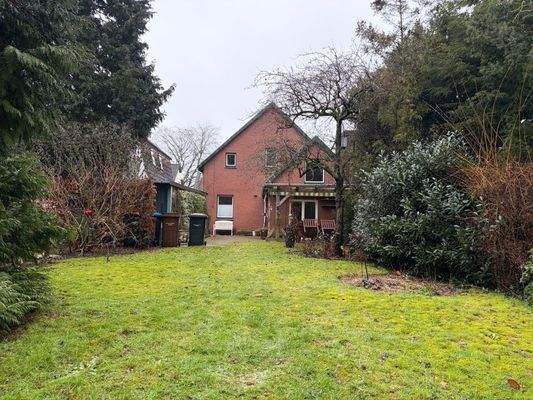 Garten mit Blick zum Haus (1)