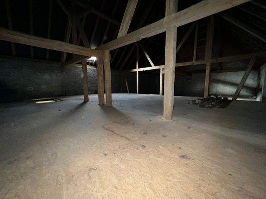 Dachboden über Gewerbe