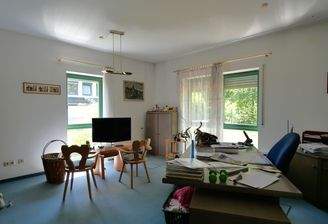Zimmer mit Blick in den Garten