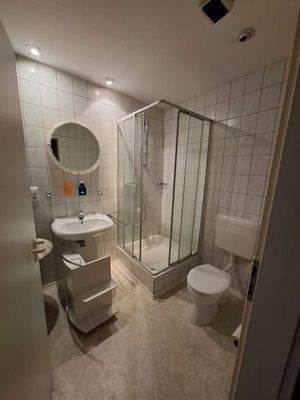 Studiozimmer mit sep. Bad 003.jpg