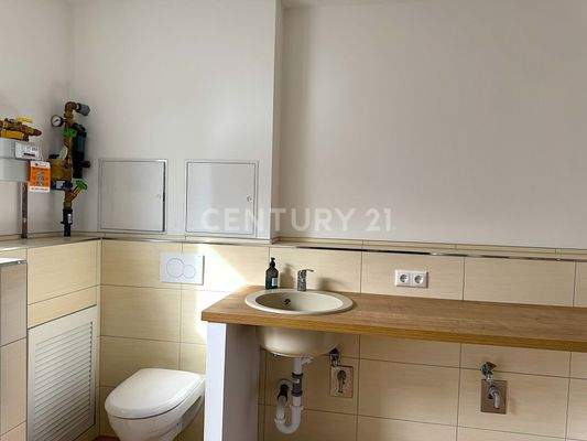 Hauswirtschaftsraum mit Toilette für Feiern