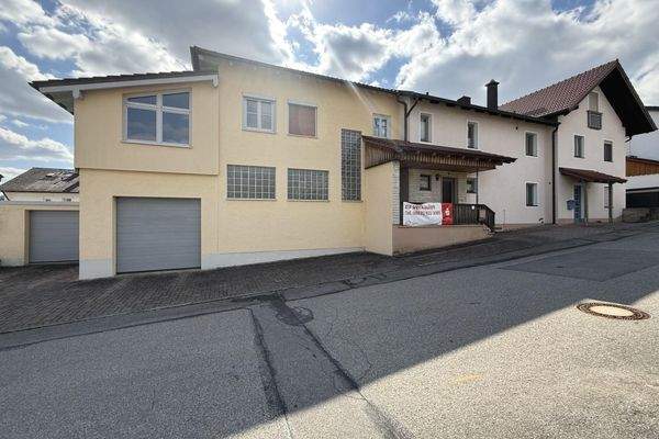 Zweifamilienhaus mit Einliegerwohnung