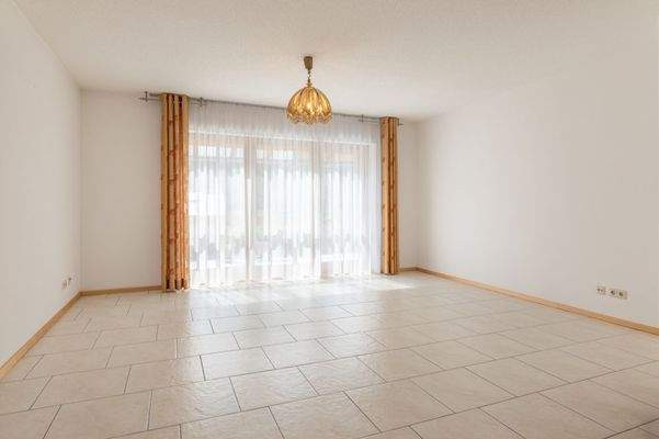 WG links - Wohnzimmer & Terrassenzugang