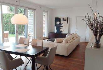 Wozi mit Blick in den Garten