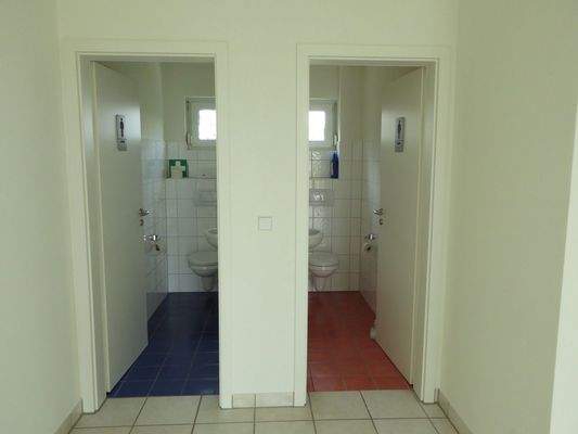 EG: WC Damen, WC Herren