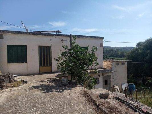 Kreta, Stilos: Landgrundstück mit Wohnhaus zu verkaufen