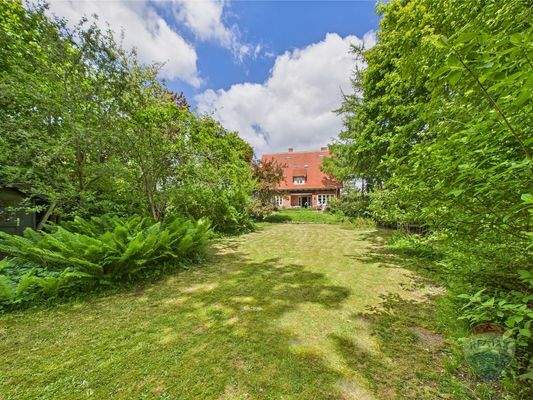 Hausblick aus dem Garten