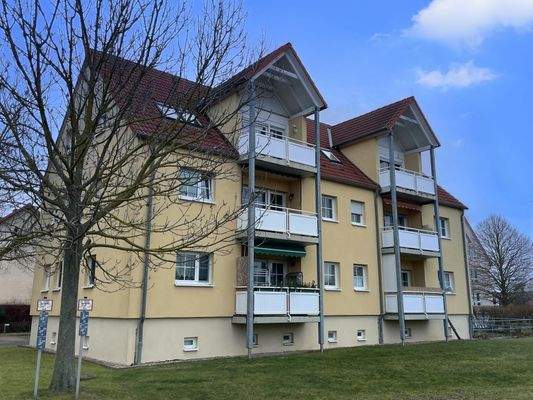 Haus: Rückseite mit Balkon