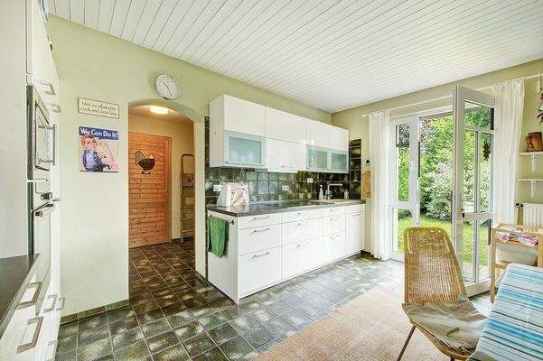 Küche Erdgeschoss mit Ausgang zum Garten