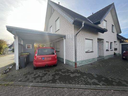 Aussenansicht mit Carport