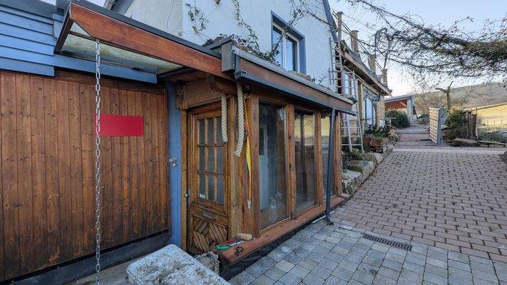 überdachter Eingang KG