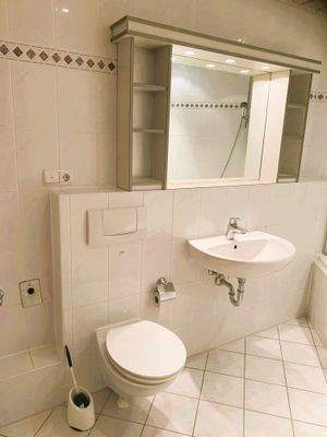 Bad WC und Waschbereich.jpg