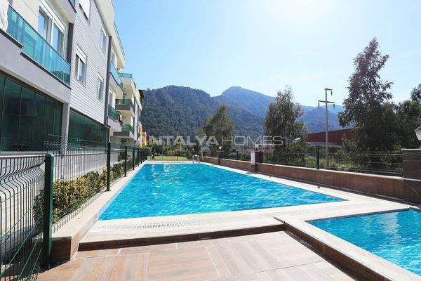 3-Bedroom Duplex Flat with Terrace near the Beach in Konyaaltı