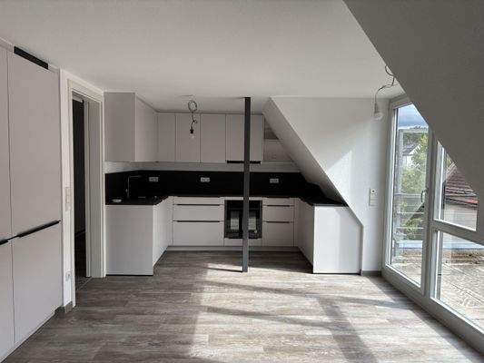 41065.007 Küche mit Einbauküche und Essbereich