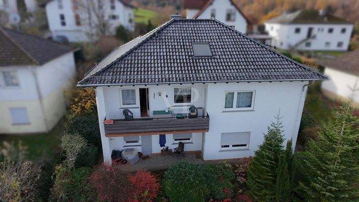 Hausansicht mit Einliegerwohnung