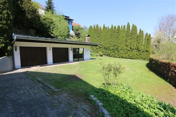 Nebengebäude mit Garten.jpg
