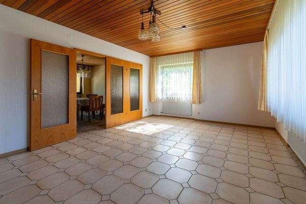 Rechtes Haus: Wohnzimmer