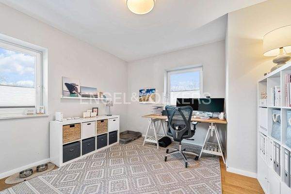Weiteres Arbeitszimmer im Erdgeschoss