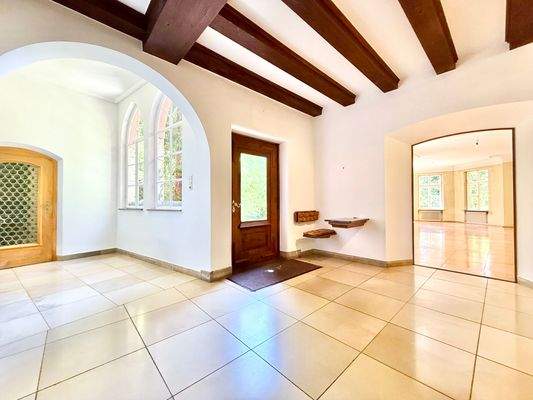 EG Sehr schöner und heller Eingangsbereich