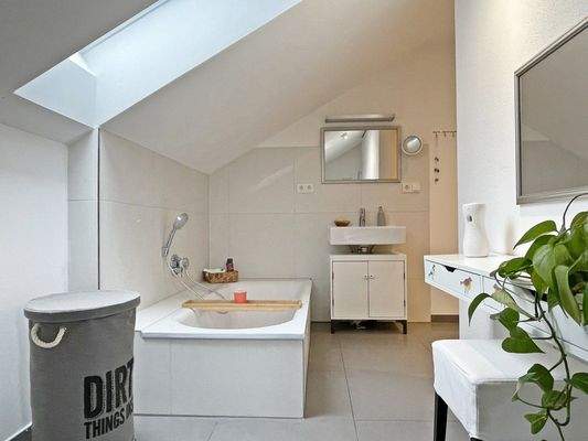 Bad Kinderzimmer OG (4).jpg