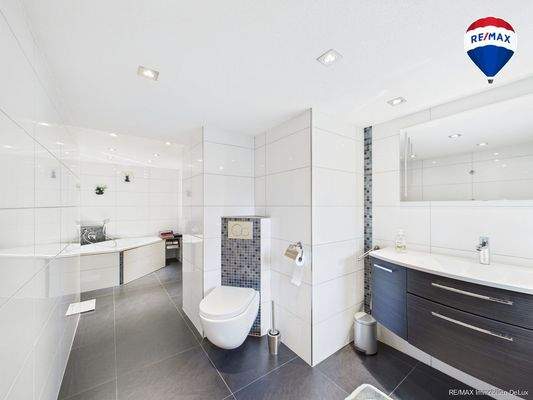 REMAX Immobilien DeLux Einfamilienhaus  Bebelsheim Bad Mark Borowicz