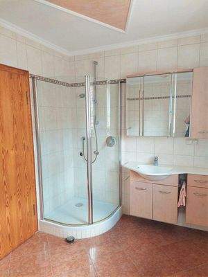.. Dusche im OG 