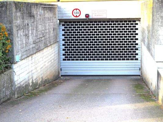 Tiefgarageneinfahrt
