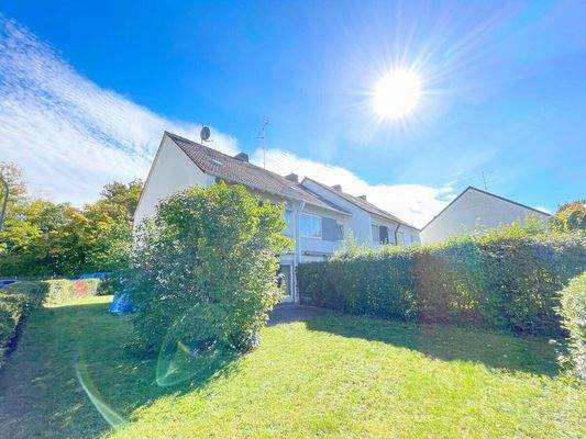 Blick aus dem Garten zum Haus