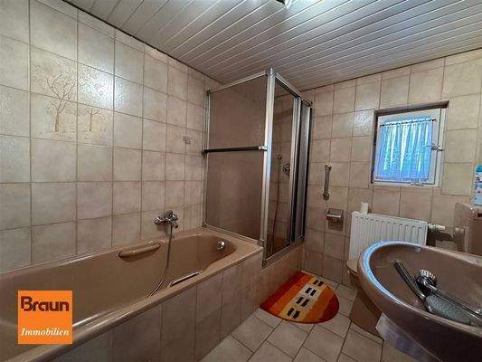 Wohnhaus mit Scheune, Trossingen, Bad EG