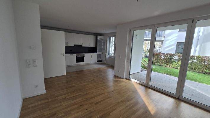 Wohnzimmer zu Küche