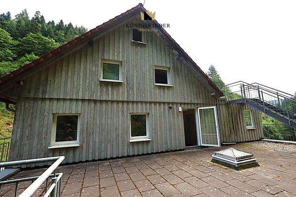 Von der Terrasse im 1. Obergeschoss