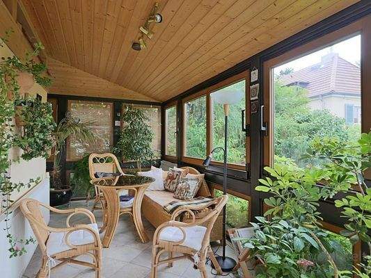 Blick in den grünen Wintergarten