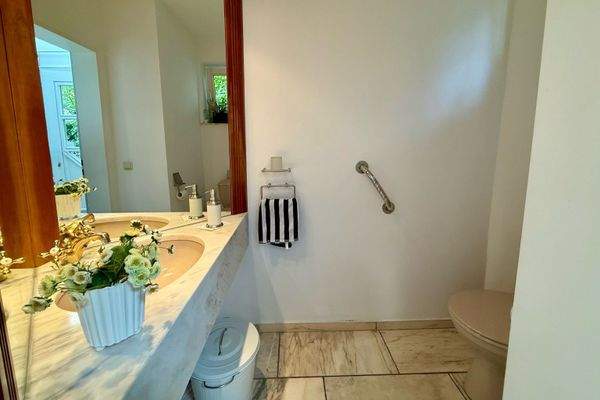 Wohnung im EG - Gäste-WC