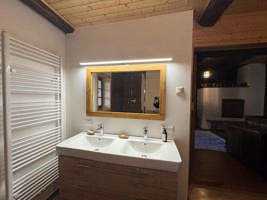 Badezimmer 1. Stock groß