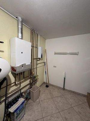 Hauswirtschaftsraum mit separatem Hauseingang