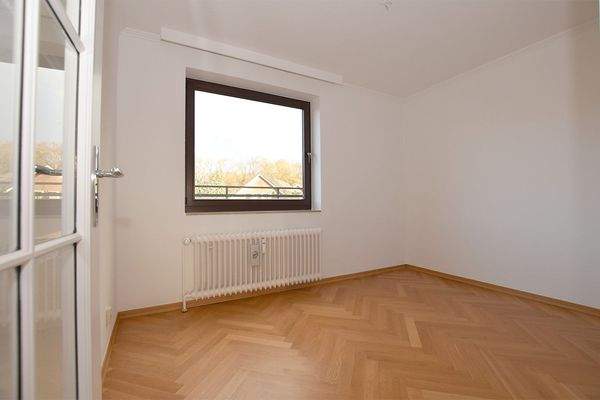 Zimmer 3 - groß genug für Schreibtisch und Gäste-Bett