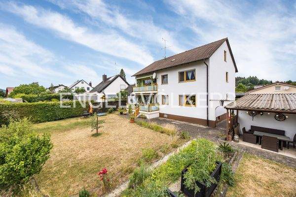 Sehr gut instand gehaltene Immobilie auf großzügigem Grundstück in ruhiger Lage