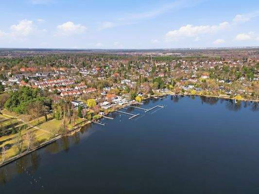 Wassergrundstück & Umgebung