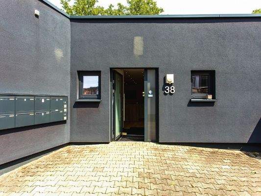 Physiotherapie Eingang / Physical Therapy Entrance