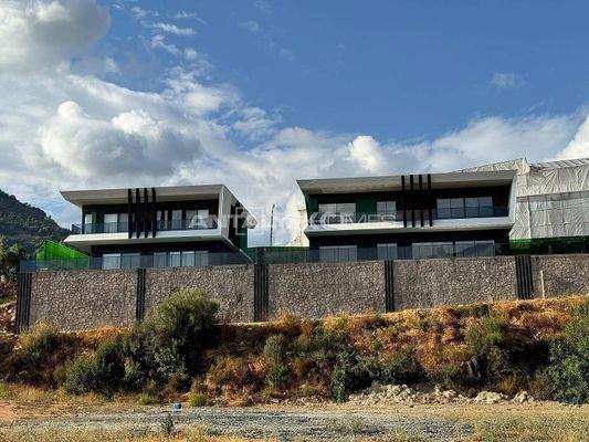 Luxe Villas with Private Gardens and Pools in Alanya