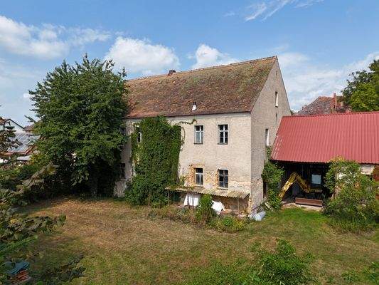 Ansicht Garten und Gebäude