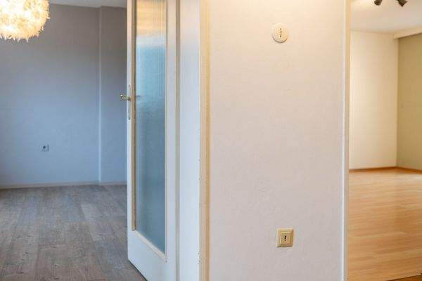 Familienidyll in Bogenhausen: Doppelhaushälfte mit sonnigem Westgarten & Grünblick